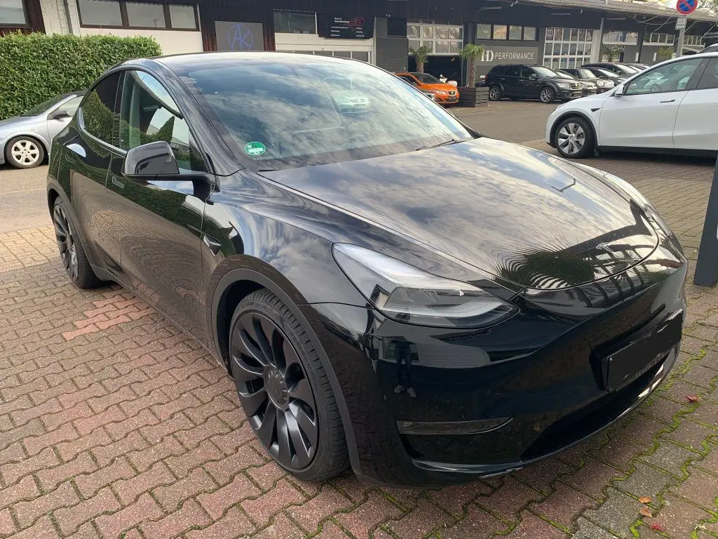 Photo 1 : Tesla Model Y 2023 Non renseigné