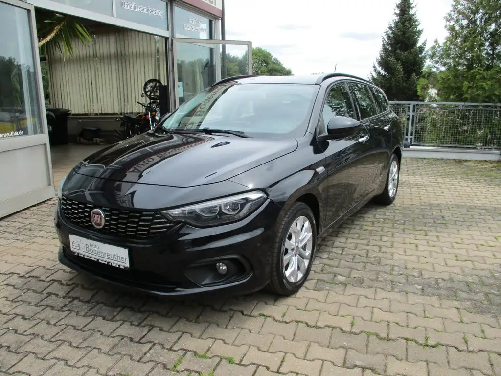 Photo 1 : Fiat Tipo 2017 Petrol