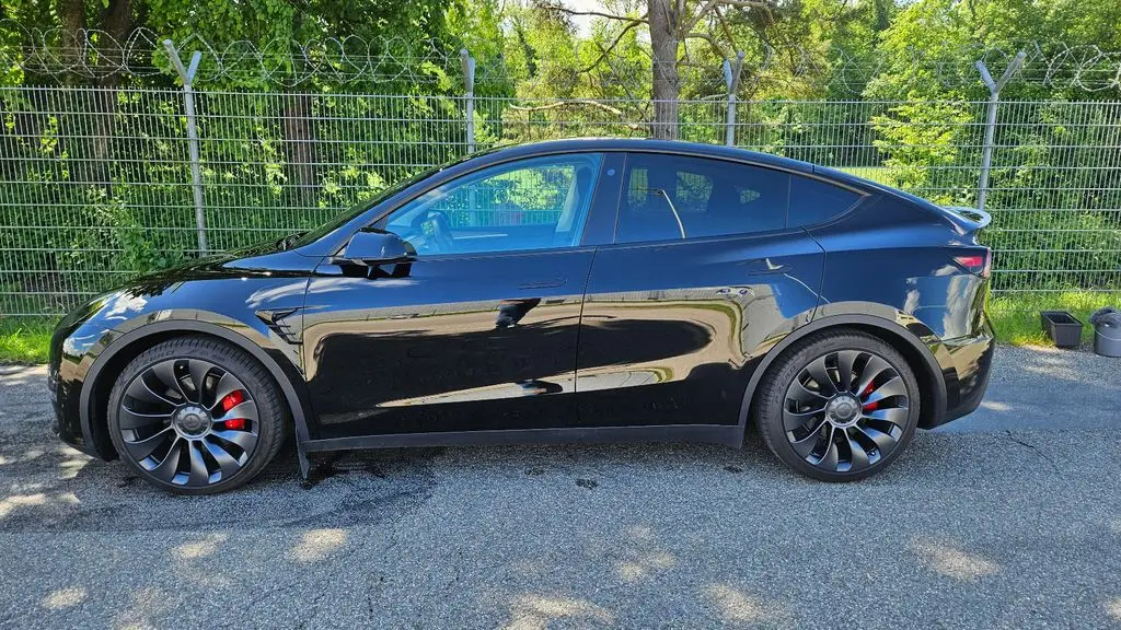 Photo 1 : Tesla Model Y 2022 Non renseigné