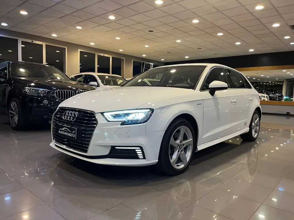 Photo 1 : Audi A3 2017 Hybrid