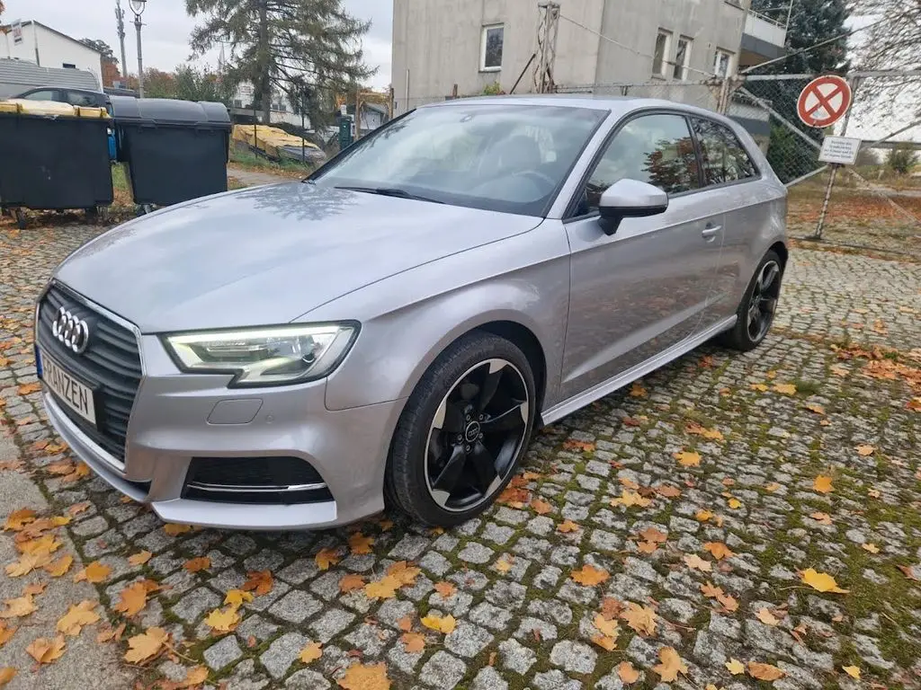 Photo 1 : Audi A3 2017 Petrol