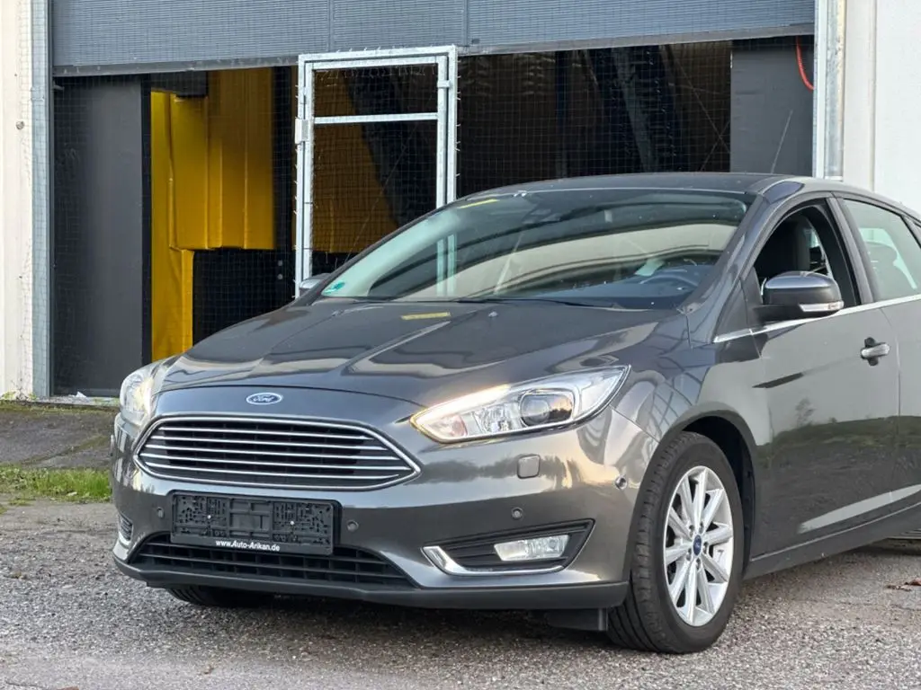 Photo 1 : Ford Focus 2015 Petrol