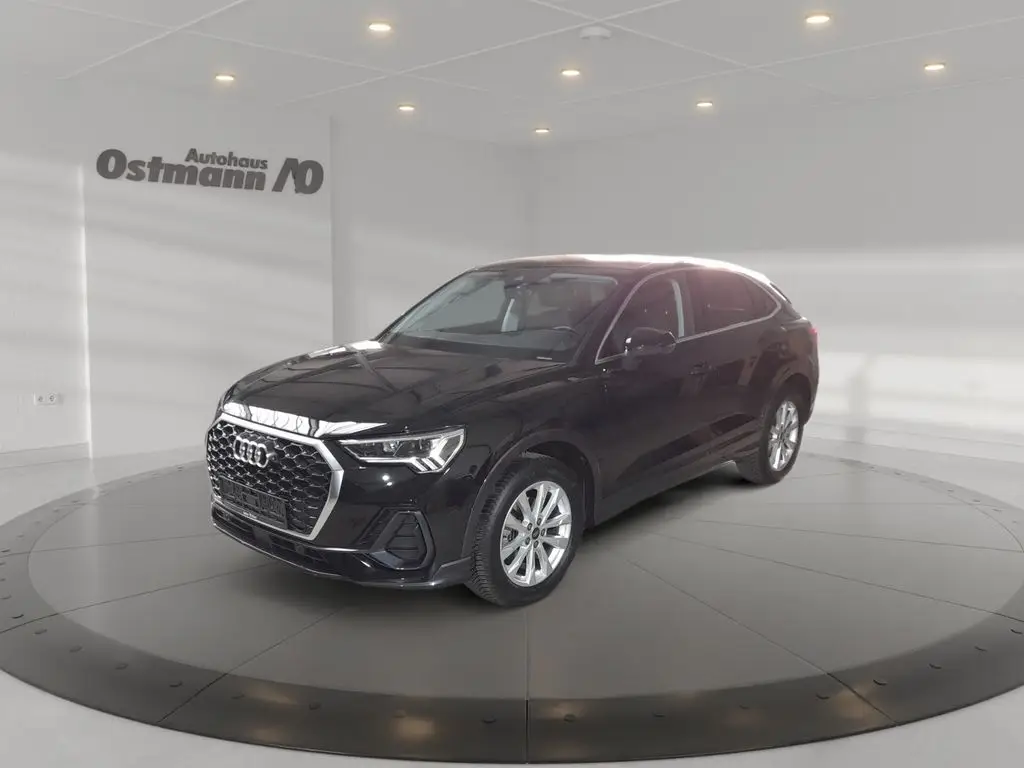 Photo 1 : Audi Q3 2023 Essence