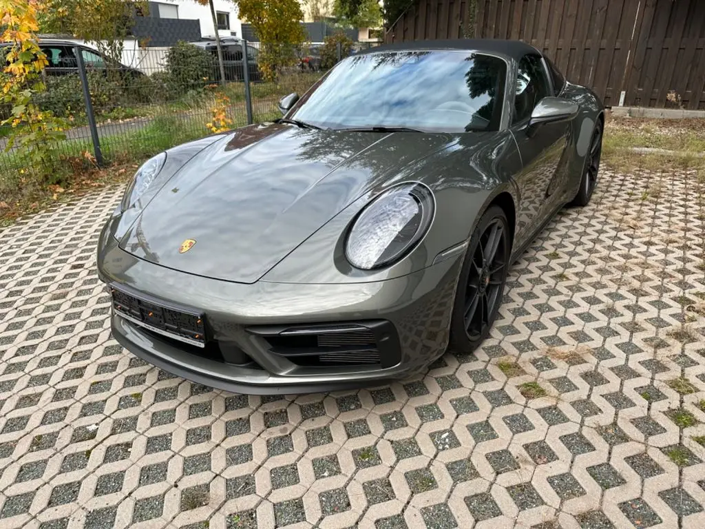 Photo 1 : Porsche 992 2023 Essence