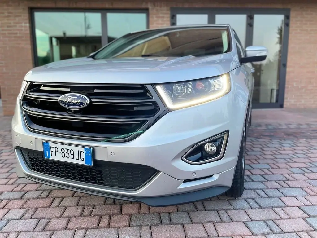 Photo 1 : Ford Edge 2018 Diesel