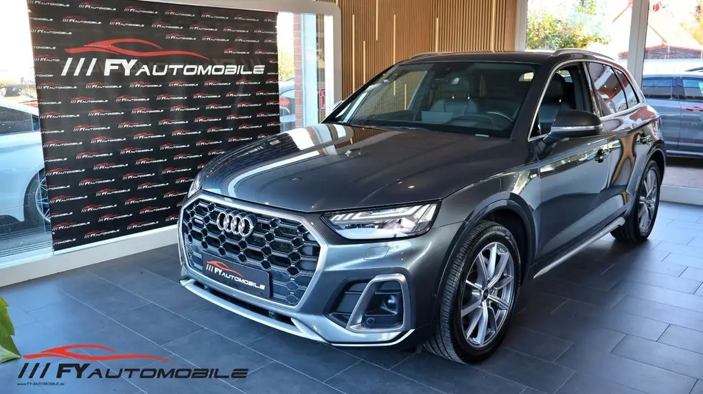 Photo 1 : Audi Q5 2021 Hybride