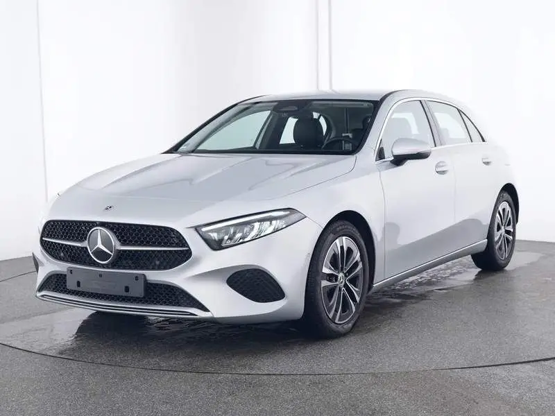 Photo 1 : Mercedes-benz Classe A 2023 Essence