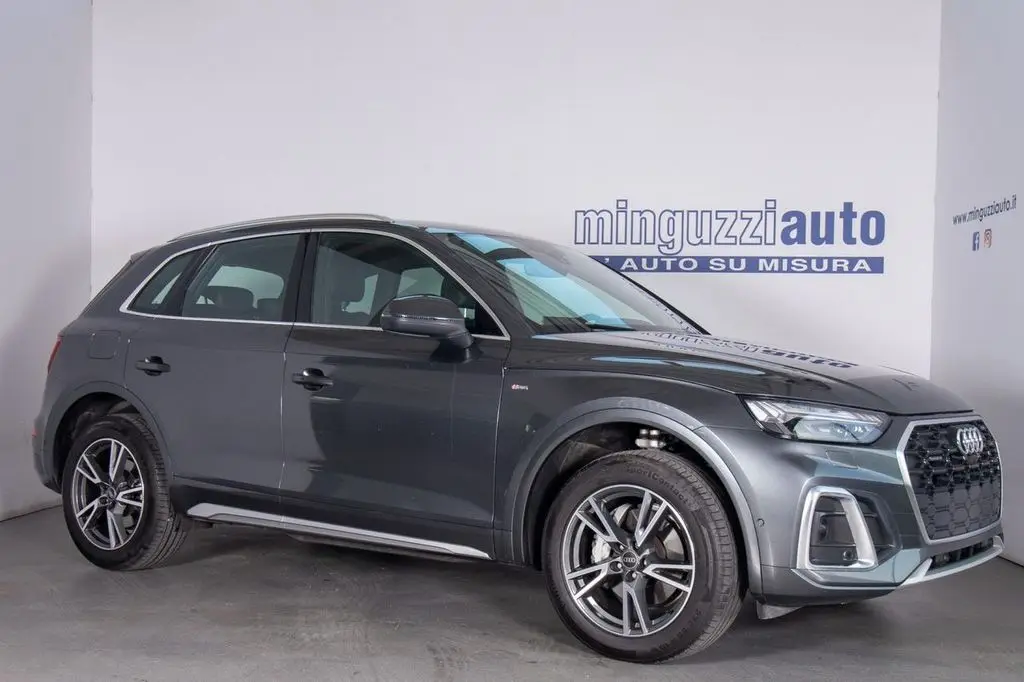 Photo 1 : Audi Q5 2024 Hybride