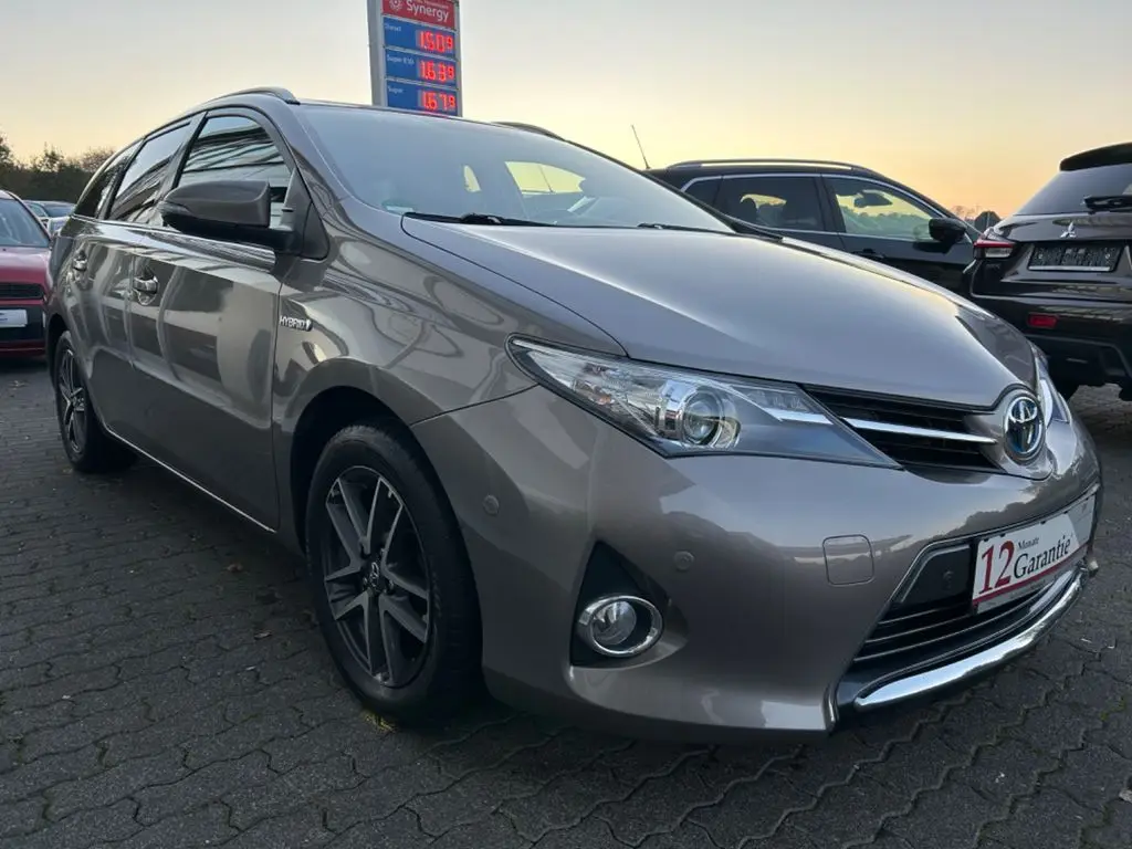 Photo 1 : Toyota Auris 2015 Hybride