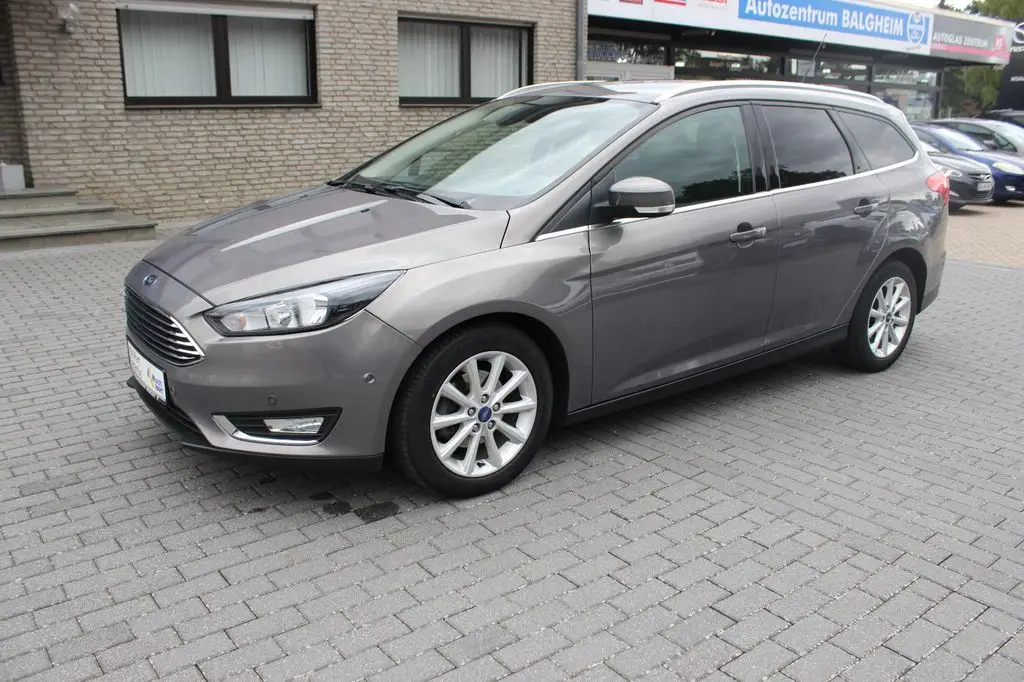 Photo 1 : Ford Focus 2015 Petrol