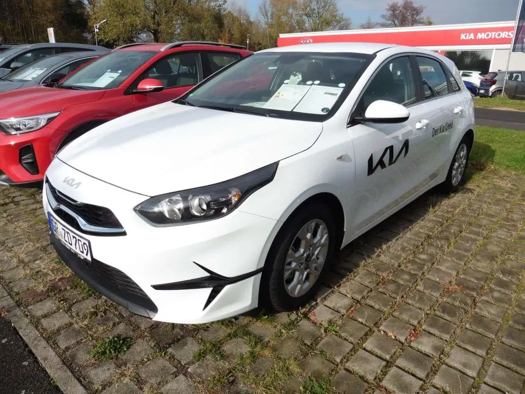 Photo 1 : Kia Ceed 2024 Essence