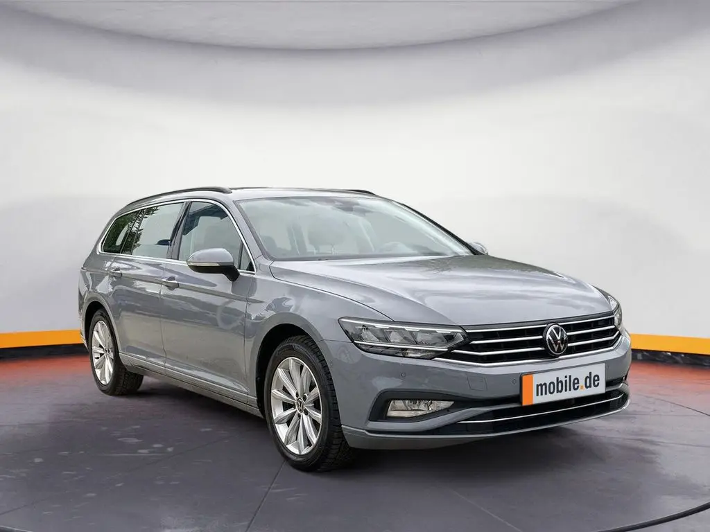 Photo 1 : Volkswagen Passat 2023 Petrol