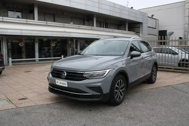 Photo 1 : Volkswagen Tiguan 2021 Essence