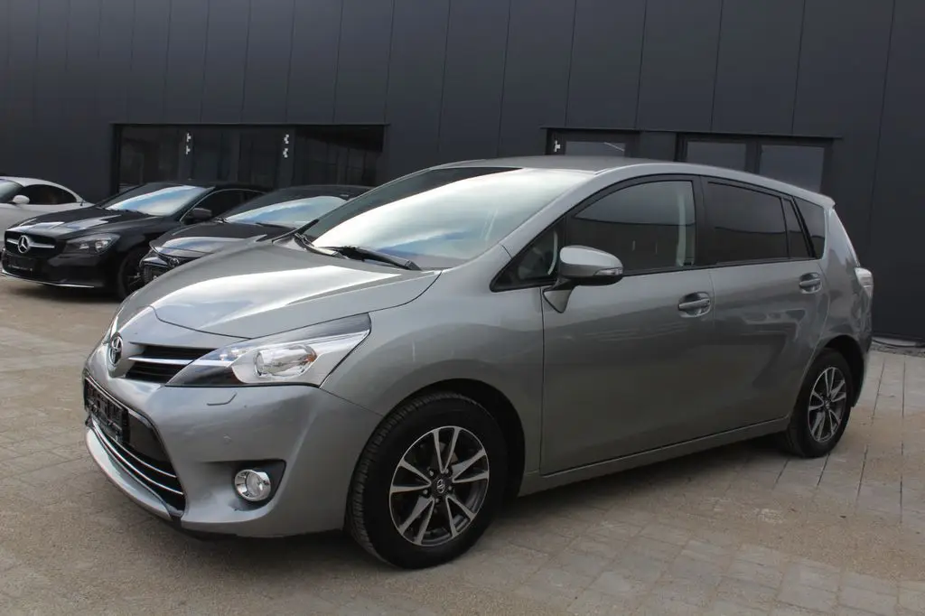 Photo 1 : Toyota Verso 2024 Essence