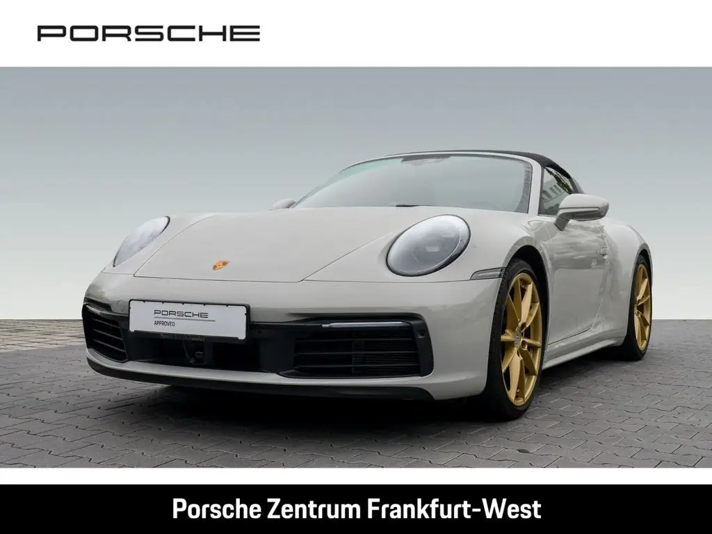 Photo 1 : Porsche 992 2021 Essence