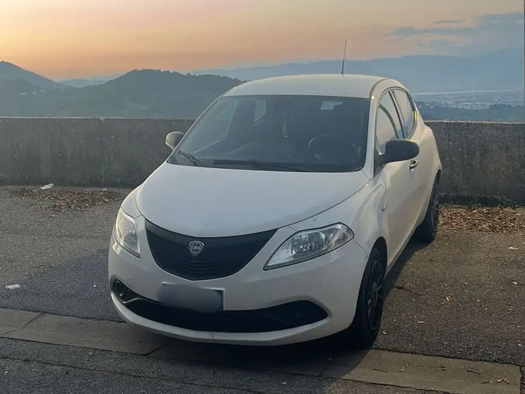 Photo 1 : Lancia Ypsilon 2018 Petrol