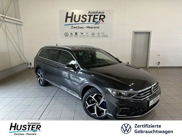 Photo 1 : Volkswagen Passat 2020 Hybrid