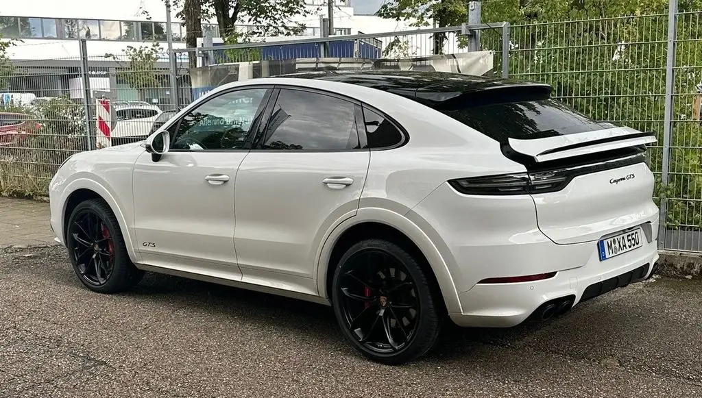 Photo 1 : Porsche Cayenne 2021 Essence