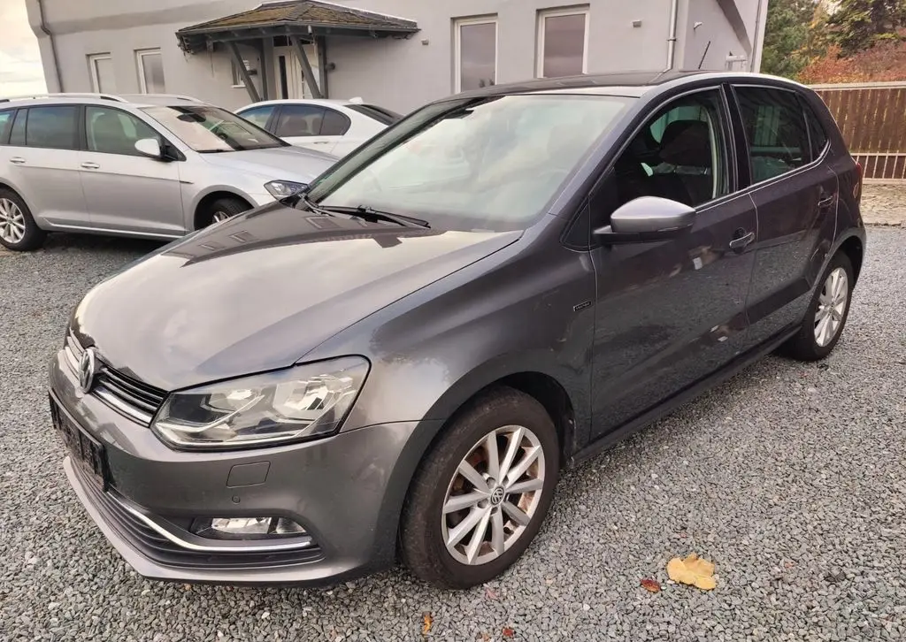 Photo 1 : Volkswagen Polo 2015 Petrol