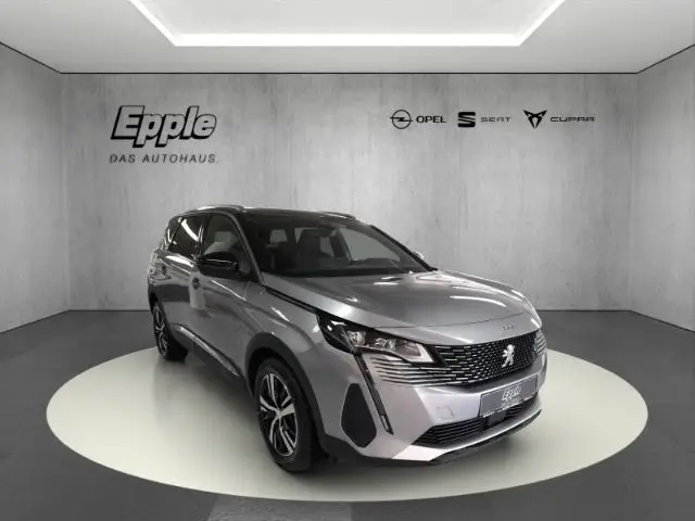 Photo 1 : Peugeot 5008 2023 Essence