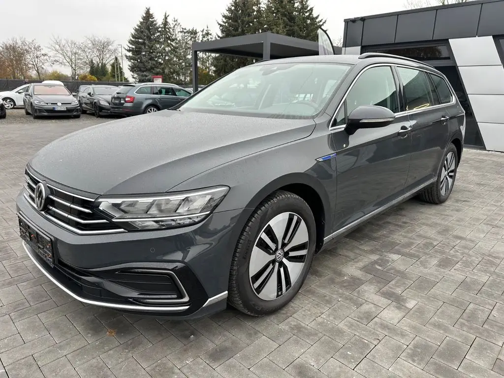 Photo 1 : Volkswagen Passat 2020 Hybrid