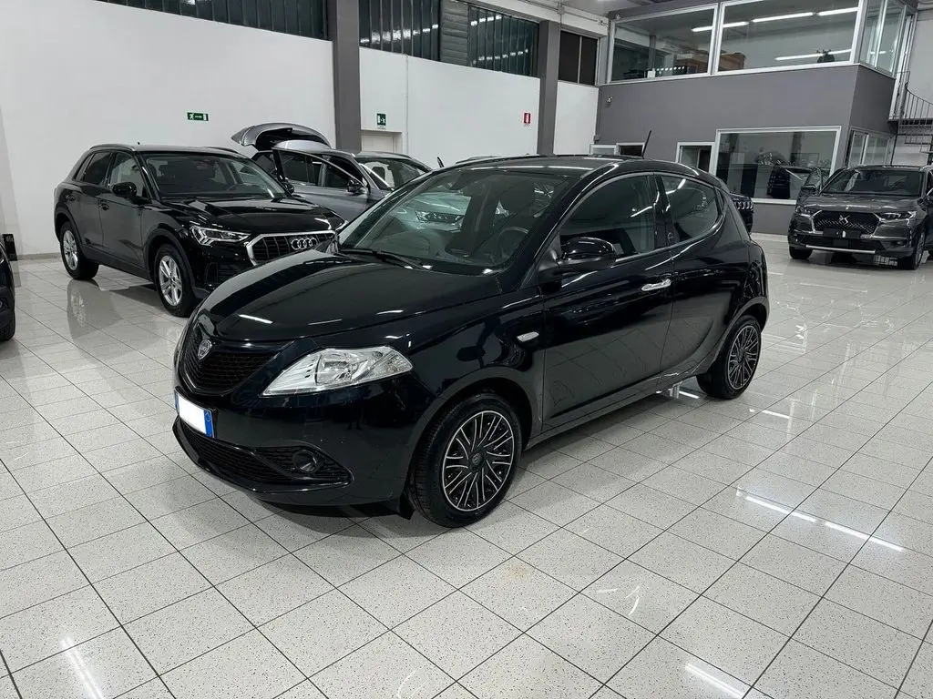 Photo 1 : Lancia Ypsilon 2021 Hybrid