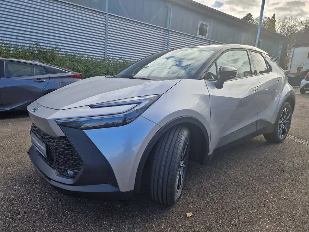 Photo 1 : Toyota C-hr 2024 Petrol