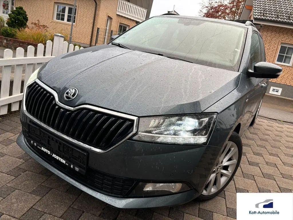 Photo 1 : Skoda Fabia 2019 Petrol