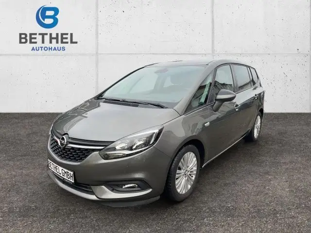 Photo 1 : Opel Zafira 2017 Petrol