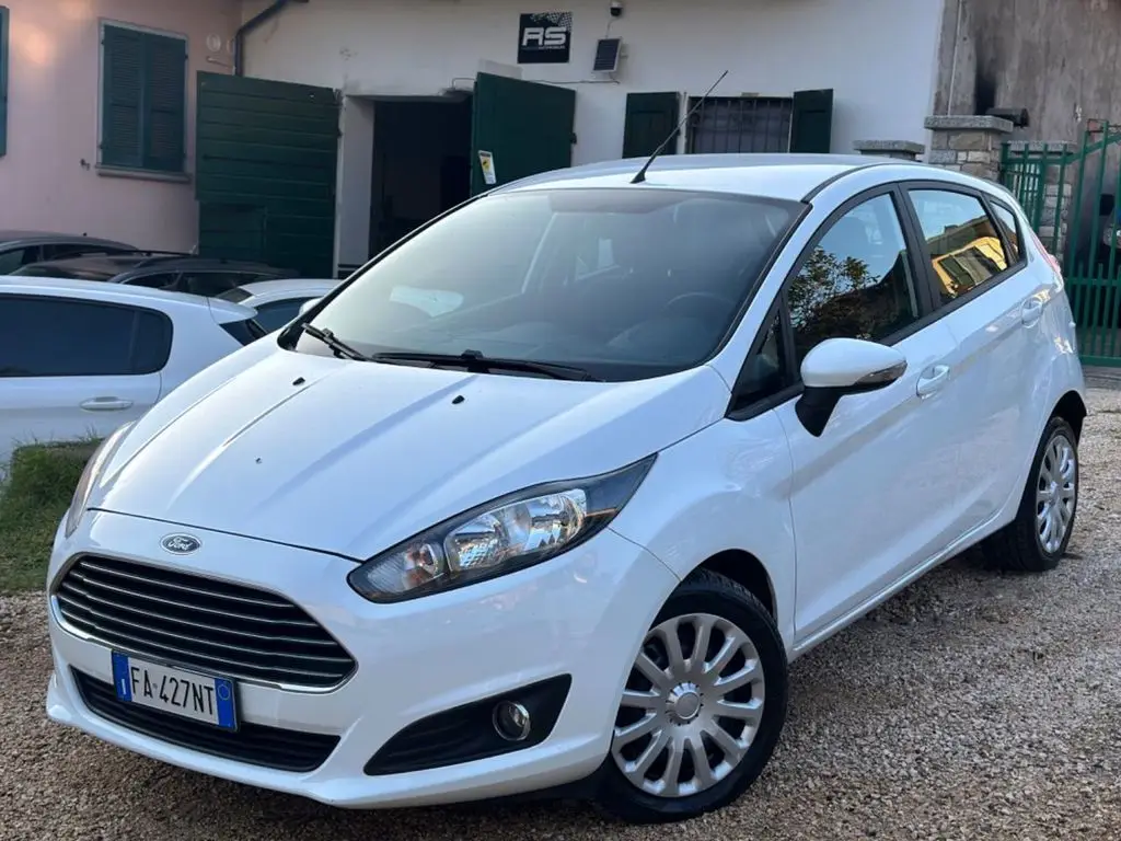 Photo 1 : Ford Fiesta 2015 LPG