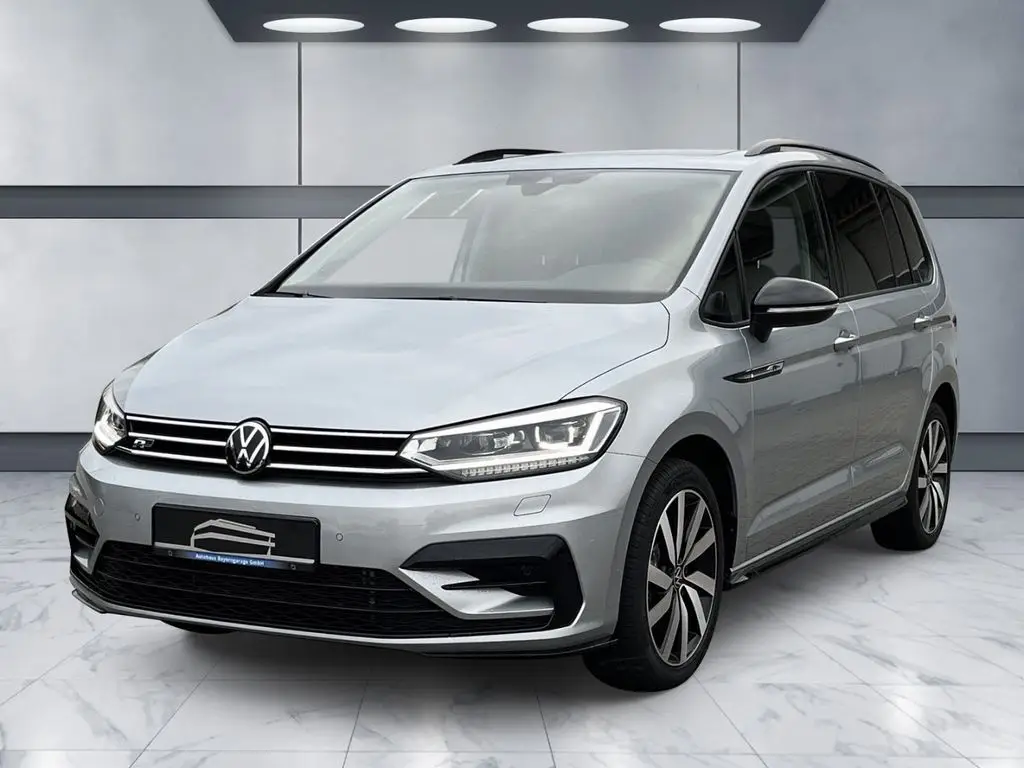 Photo 1 : Volkswagen Touran 2024 Essence