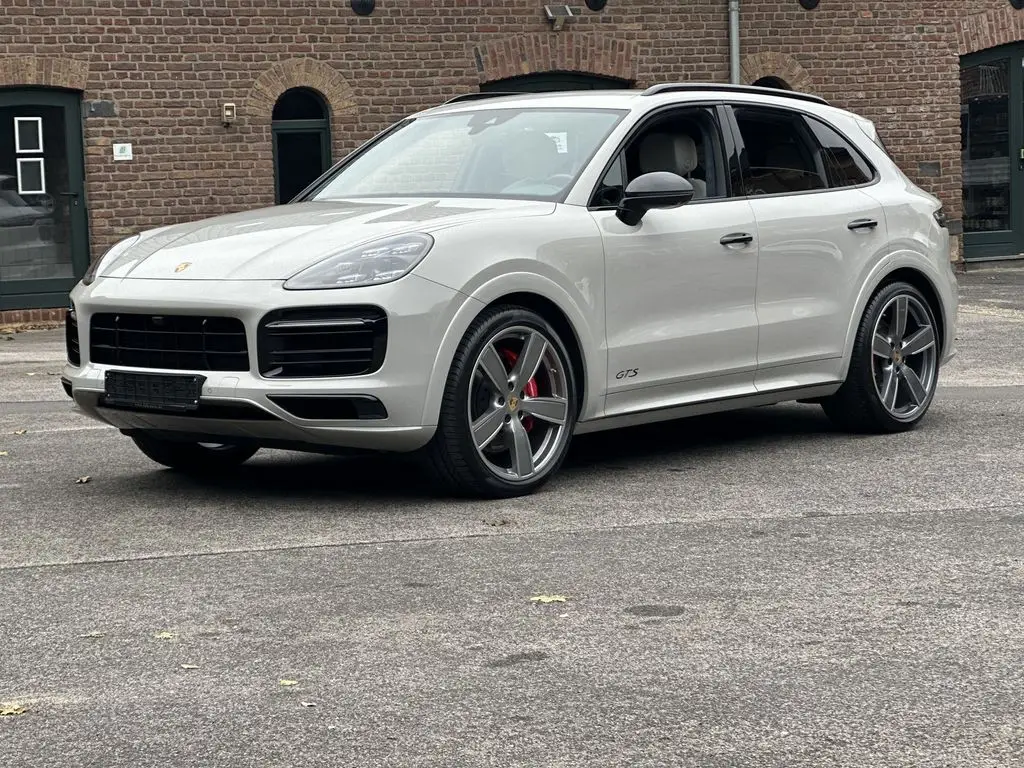 Photo 1 : Porsche Cayenne 2021 Essence