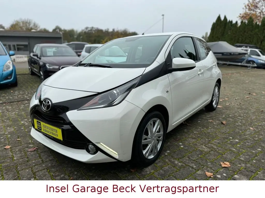 Photo 1 : Toyota Aygo X 2017 Petrol