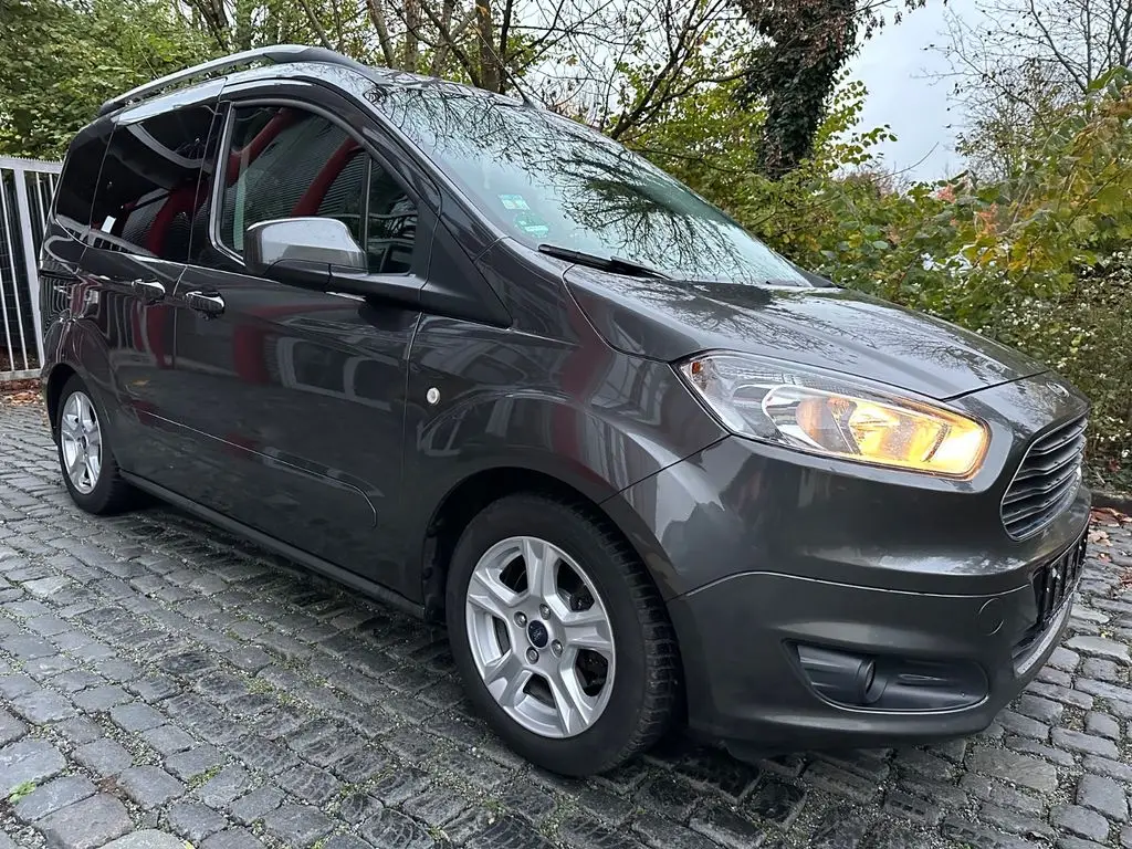 Photo 1 : Ford Tourneo 2017 Essence