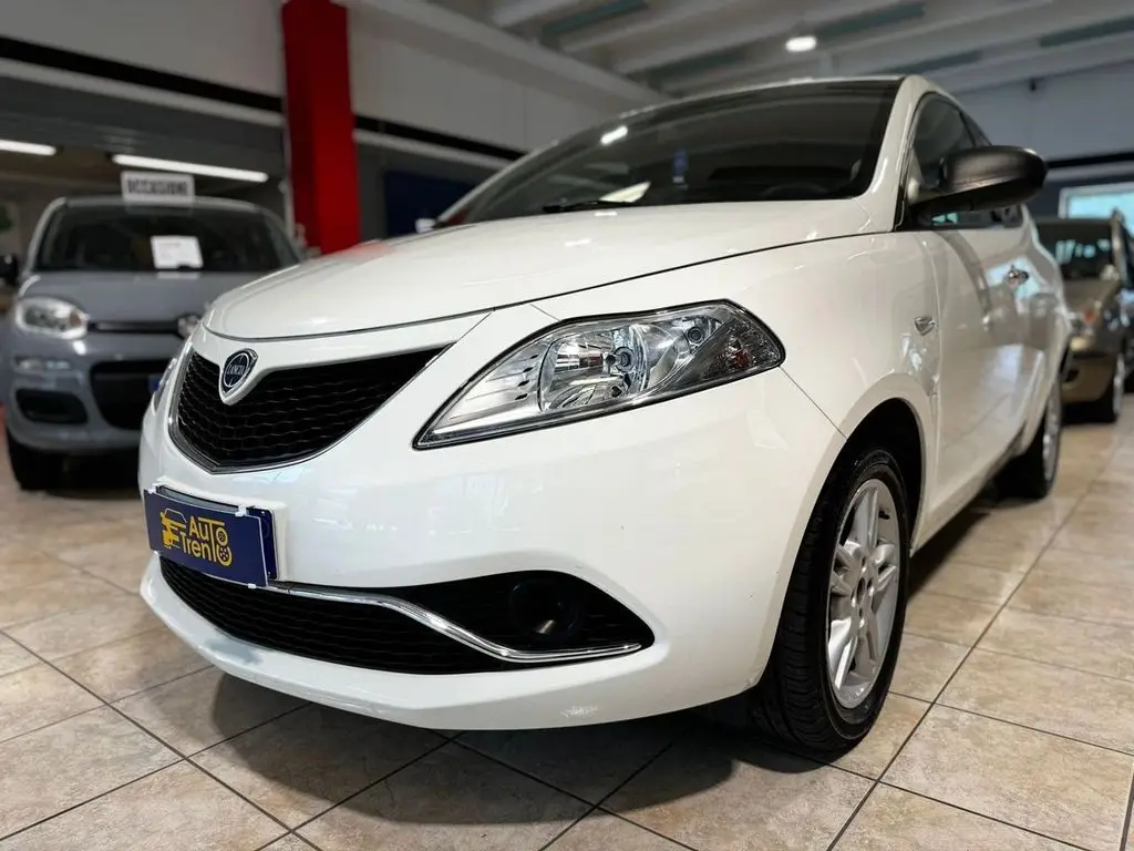 Photo 1 : Lancia Ypsilon 2016 Diesel