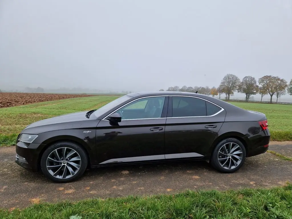 Photo 1 : Skoda Superb 2016 Petrol