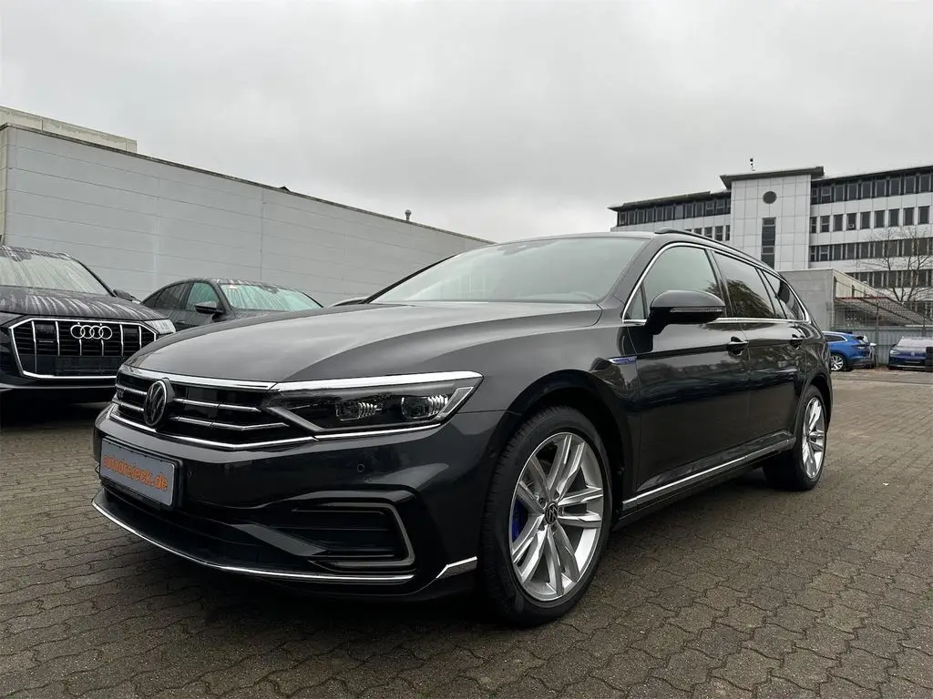 Photo 1 : Volkswagen Passat 2021 Hybrid