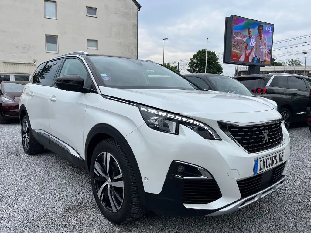 Photo 1 : Peugeot 5008 2020 Essence