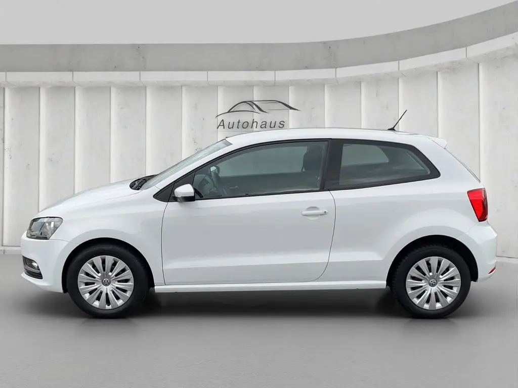 Photo 1 : Volkswagen Polo 2016 Petrol