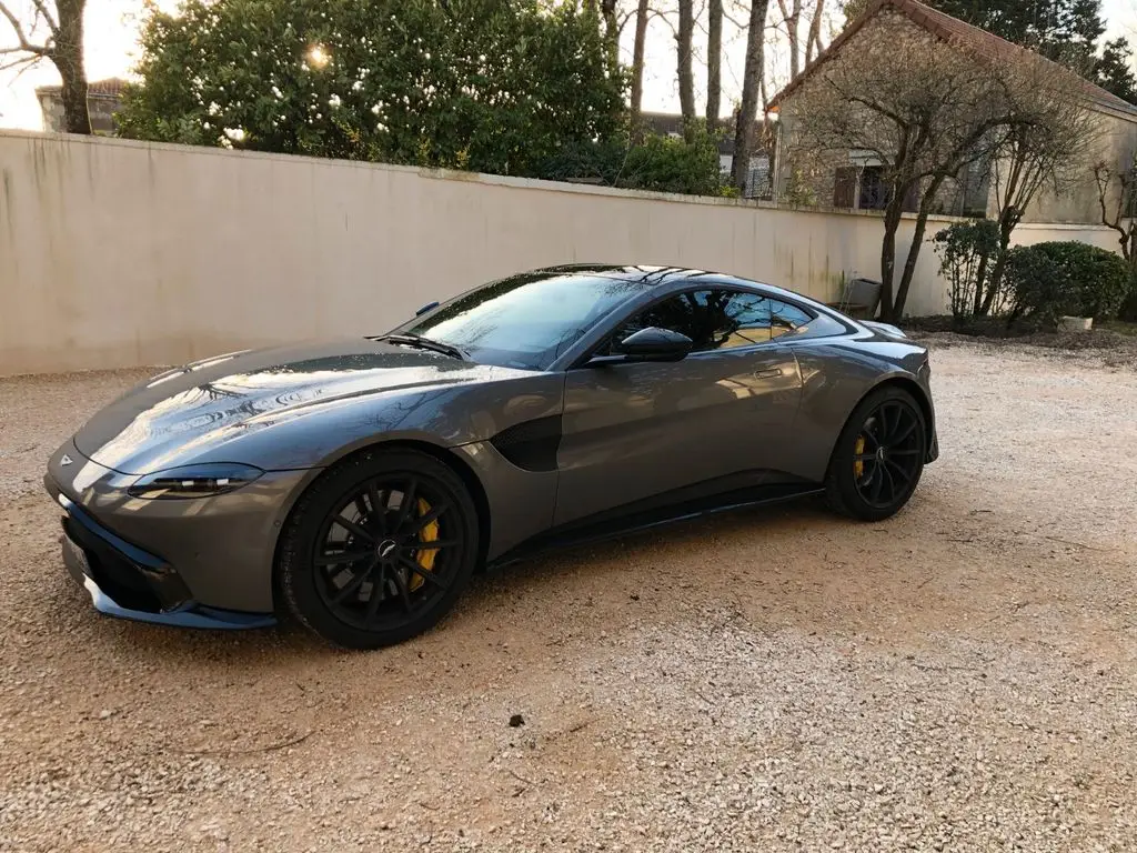 Photo 1 : Aston Martin V8 2019 Essence