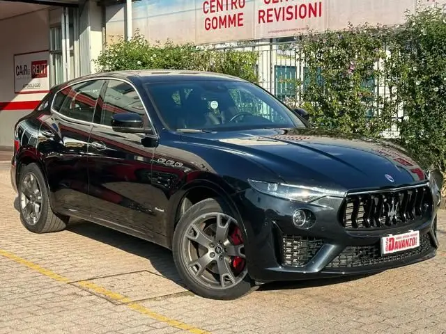 Photo 1 : Maserati Levante 2021 Essence