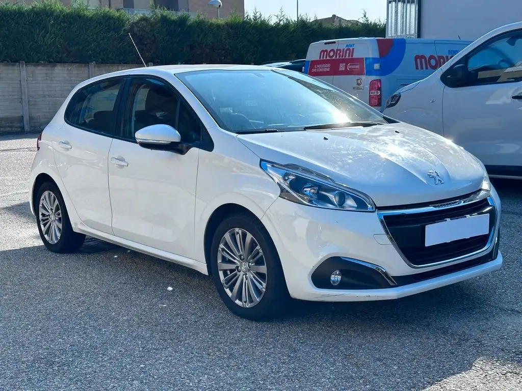 Photo 1 : Peugeot 208 2017 Essence