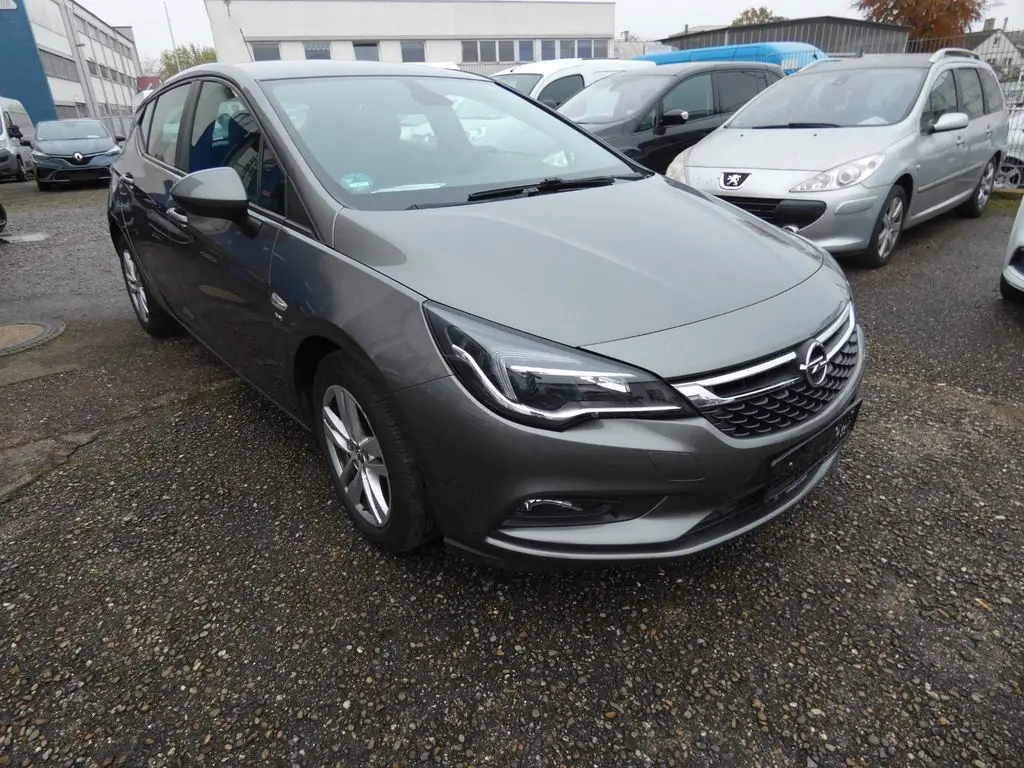 Photo 1 : Opel Astra 2018 Essence