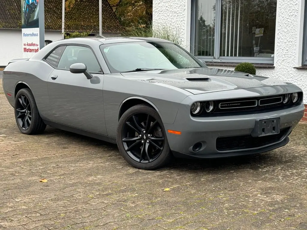 Photo 1 : Dodge Challenger 2019 Essence