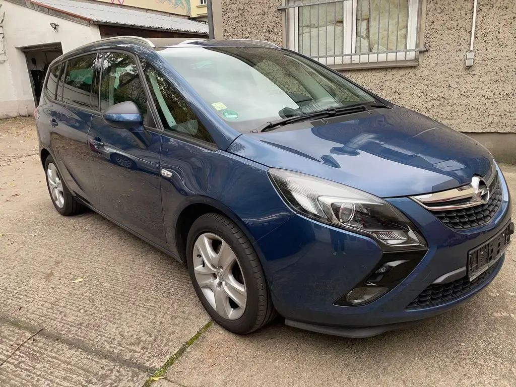 Photo 1 : Opel Zafira 2016 Petrol