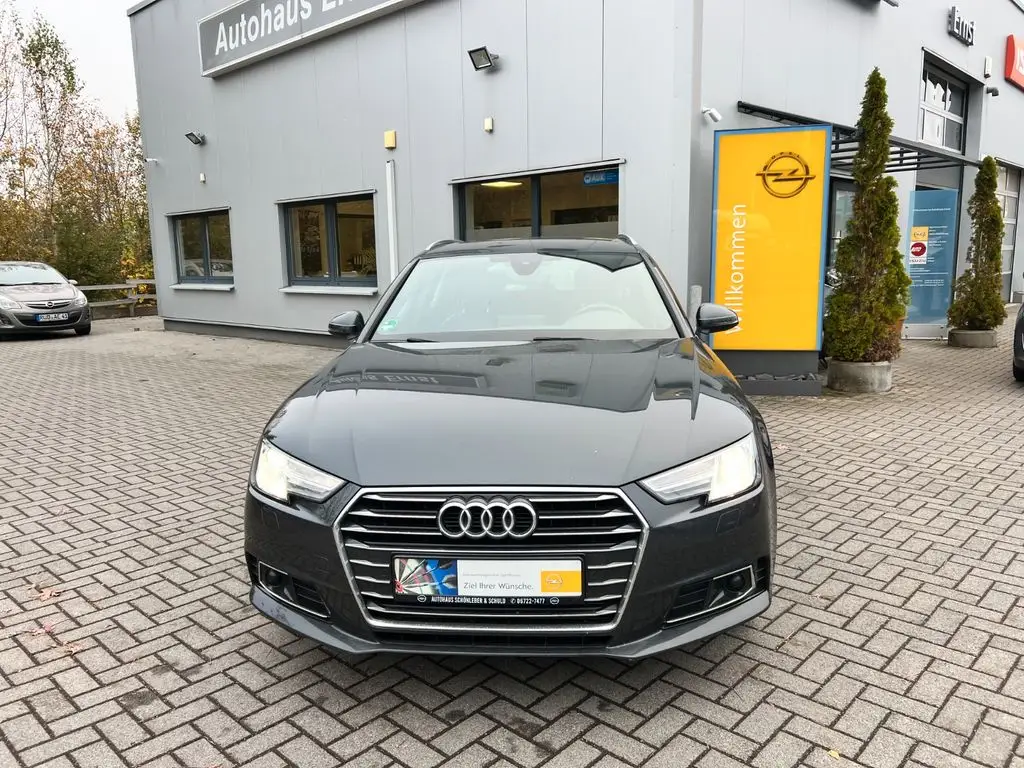 Photo 1 : Audi A4 2018 Petrol