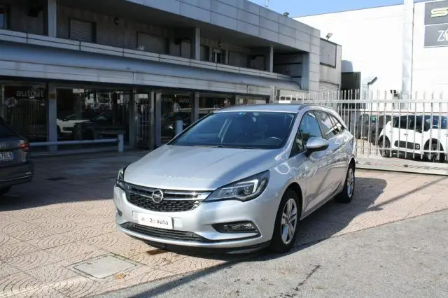 Photo 1 : Opel Astra 2017 Petrol