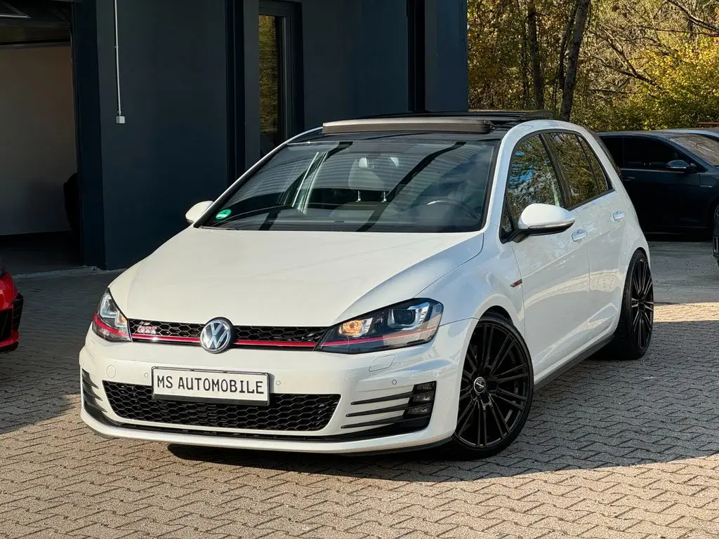 Photo 1 : Volkswagen Golf 2016 Petrol