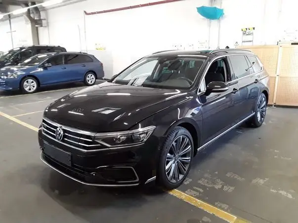 Photo 1 : Volkswagen Passat 2021 Hybride