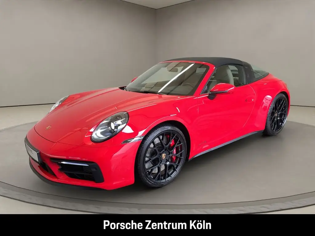 Photo 1 : Porsche 992 2022 Essence